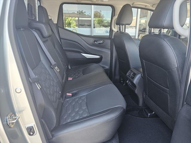 2025 NISSAN D23 ST-X NAVARA 4X4 2.3 DSL AUTO DC ST-X LS BRILLIANT SILVER