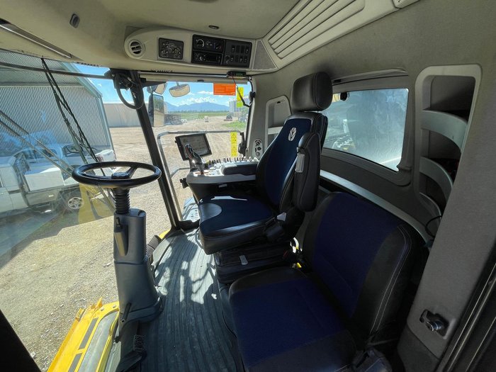 2016 New Holland Cr 9.90