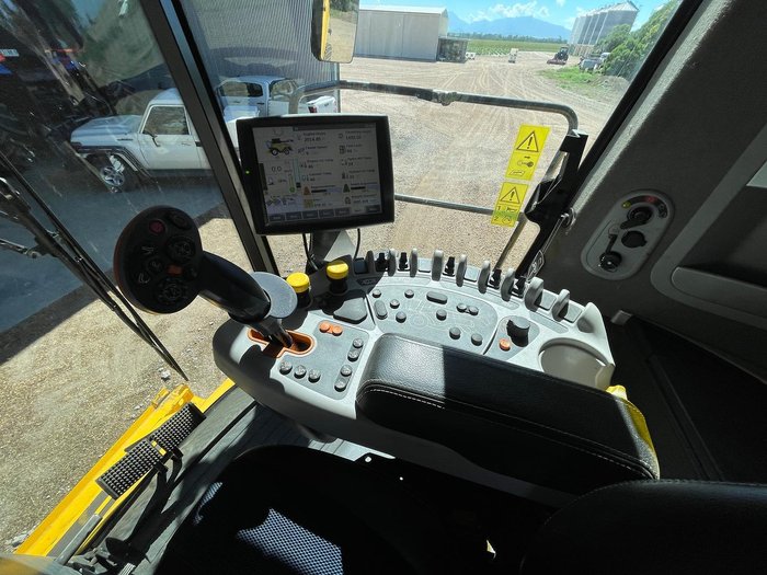 2016 New Holland Cr 9.90