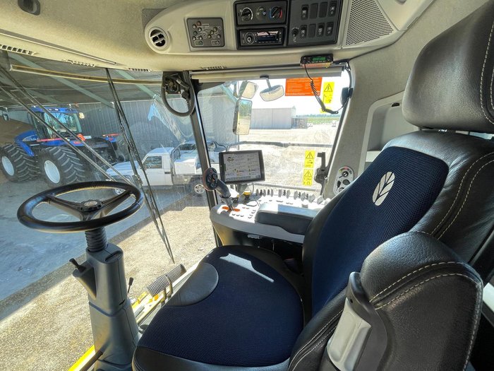 2016 New Holland Cr 9.90