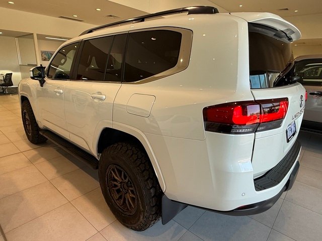 2023 Toyota LANDCRUISER LC300 3.3L V6 DSL VX 7 Seats
