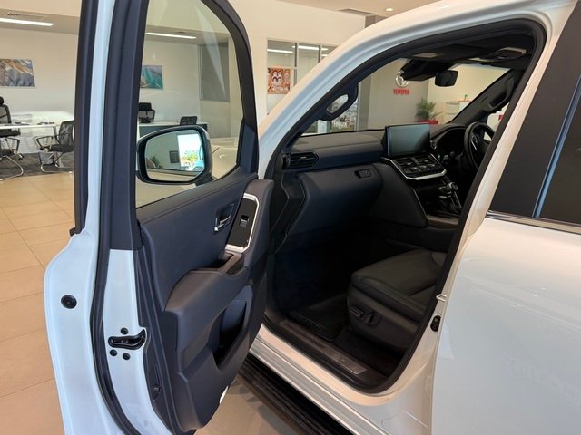 2023 Toyota LANDCRUISER LC300 3.3L V6 DSL VX 7 Seats