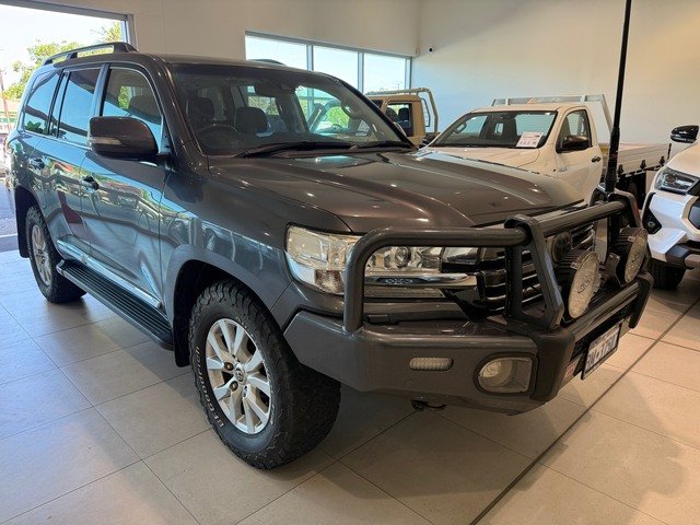 2017 Toyota LANDCRUISER LC200 4.5L T/D A/T Sahara 7 Seat (Beige Trim)