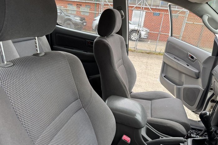 2012 Toyota Hilux SR KUN26R MY12 4X4 Glacier White