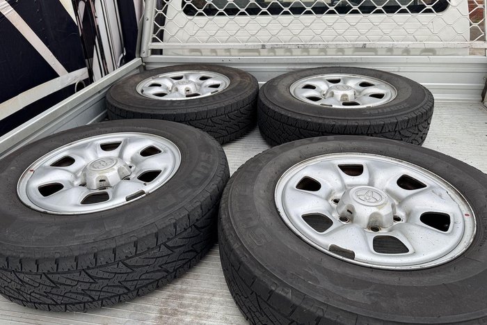 2012 Toyota Hilux SR KUN26R MY12 4X4 Glacier White