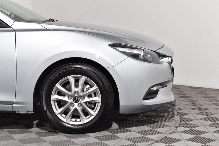 2018 Mazda 3 Neo Sport