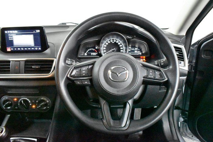 2018 Mazda 3 Neo Sport