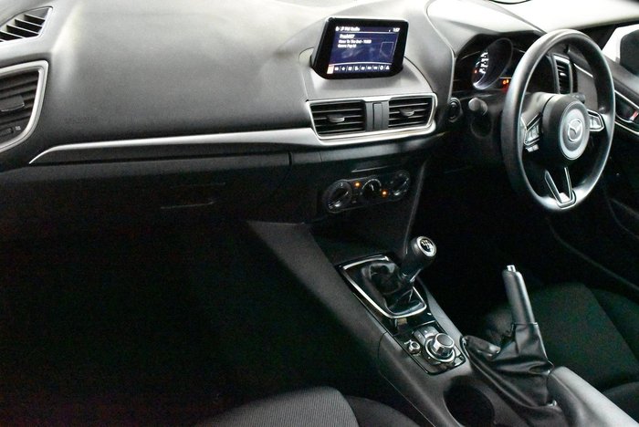 2018 Mazda 3 Neo Sport