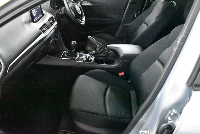 2018 Mazda 3 Neo Sport