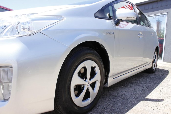 2015 Toyota Prius ZVW30R Silver Pearl