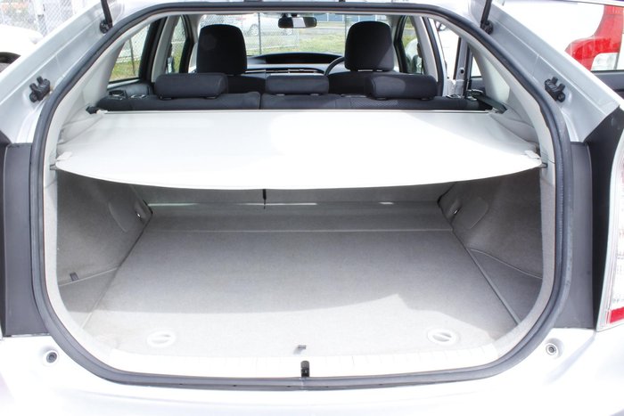 2015 Toyota Prius ZVW30R Silver Pearl