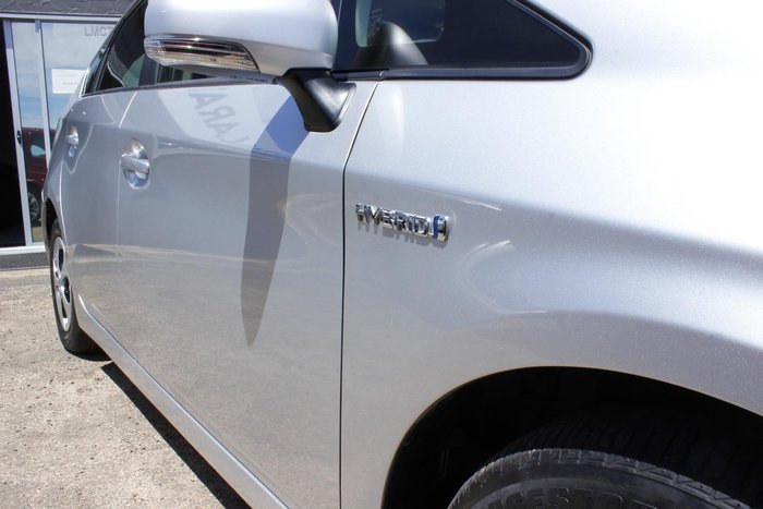 2015 Toyota Prius ZVW30R Silver Pearl