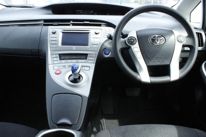 2015 Toyota Prius ZVW30R Silver Pearl