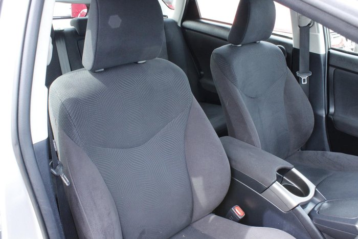 2015 Toyota Prius ZVW30R Silver Pearl