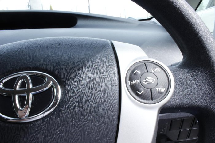 2015 Toyota Prius ZVW30R Silver Pearl