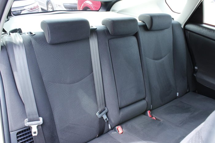 2015 Toyota Prius ZVW30R Silver Pearl