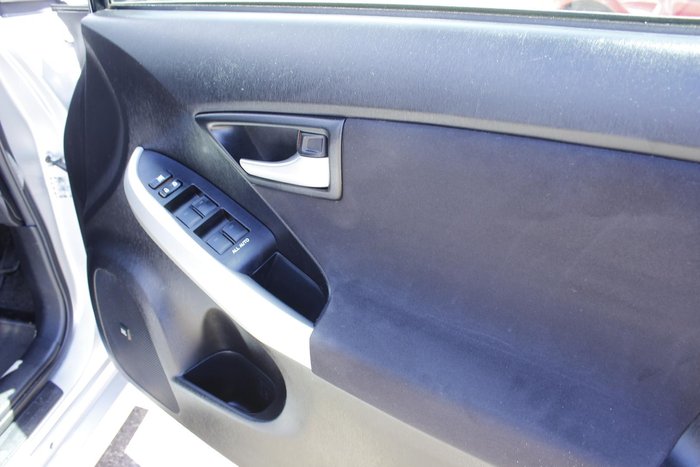 2015 Toyota Prius ZVW30R Silver Pearl