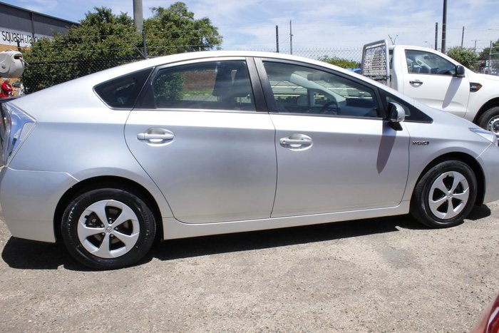 2015 Toyota Prius ZVW30R Silver Pearl
