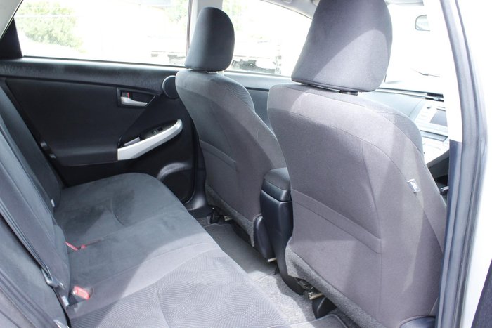 2015 Toyota Prius ZVW30R Silver Pearl