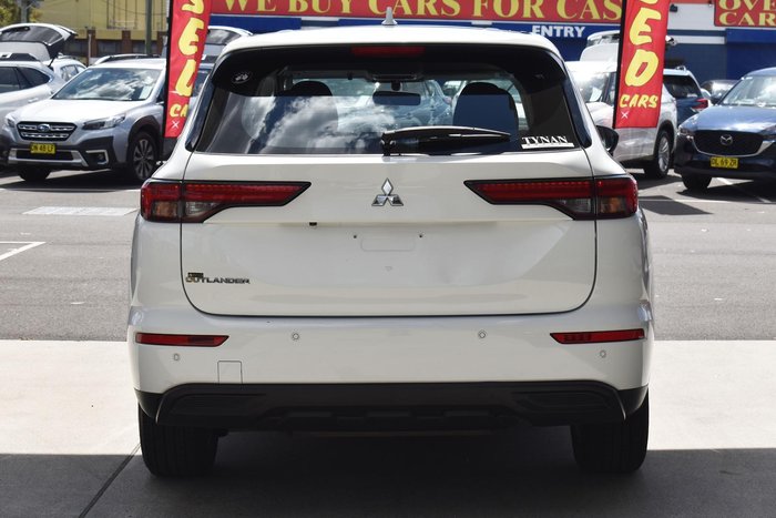 2023 Mitsubishi Outlander ES
