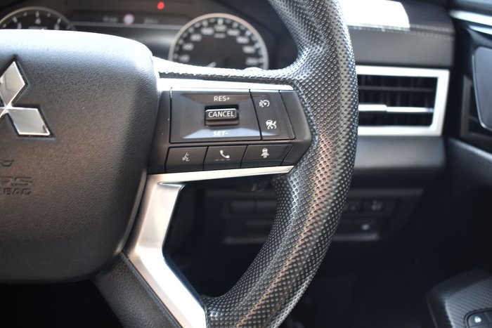 2023 Mitsubishi Outlander ES