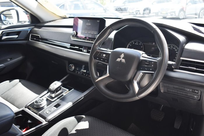 2023 Mitsubishi Outlander ES