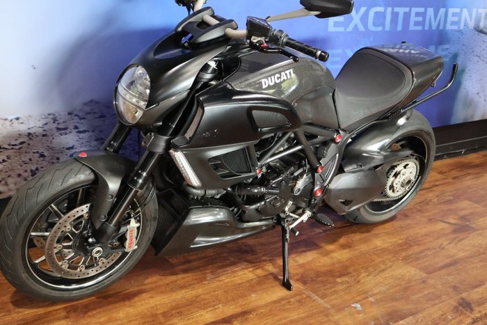 2012 Ducati DIAVEL CARBON Black