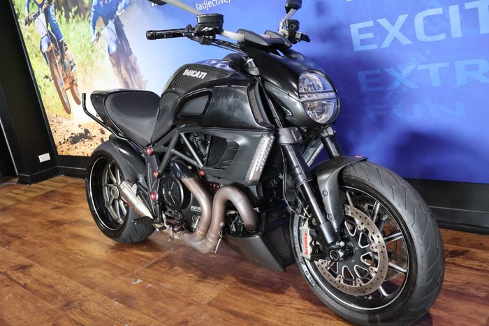 2012 Ducati DIAVEL CARBON Black