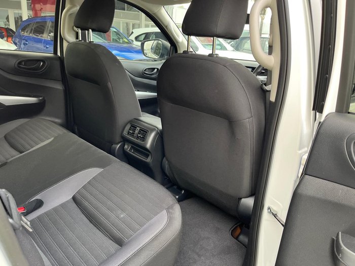 2021 Nissan Navara SL