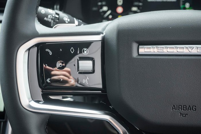 2025 Land Rover Discovery Sport P300e Dynamic SE