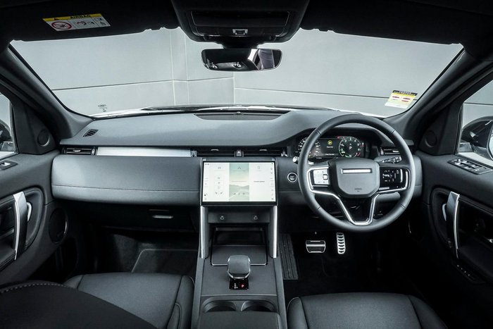 2025 Land Rover Discovery Sport P300e Dynamic SE