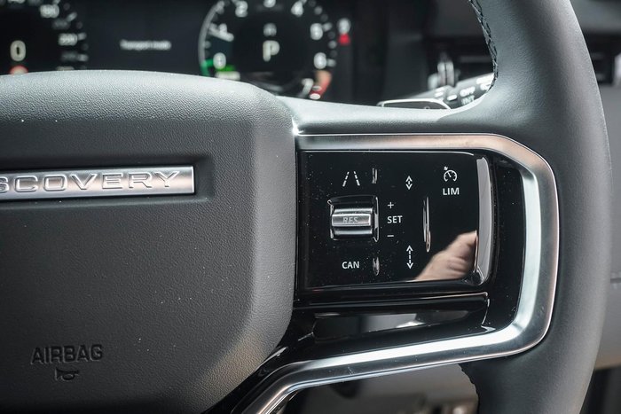 2025 Land Rover Discovery Sport P300e Dynamic SE