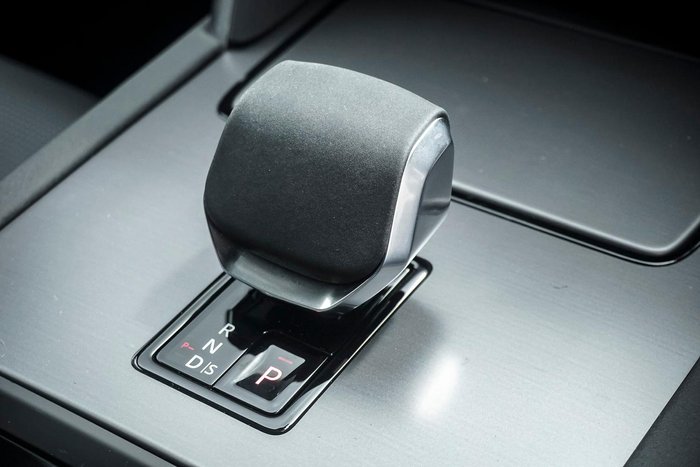 2025 Land Rover Discovery Sport P300e Dynamic SE