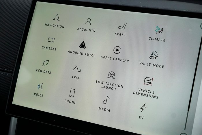 2025 Land Rover Discovery Sport P300e Dynamic SE