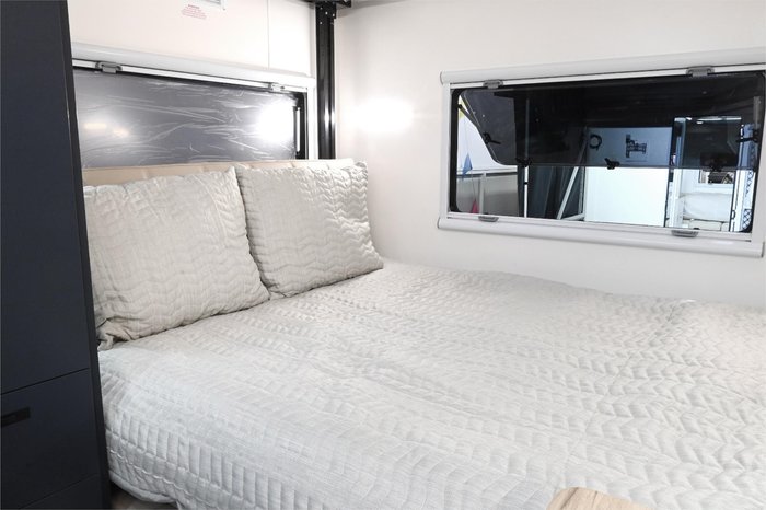 2025 Royal Flair Razor XT