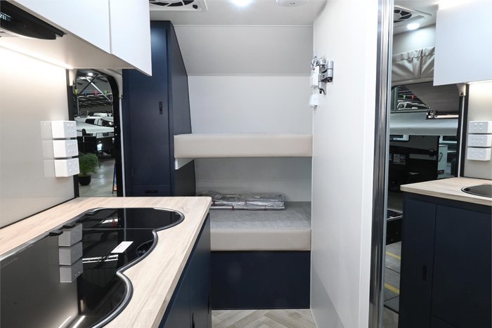 2025 Royal Flair Razor XT