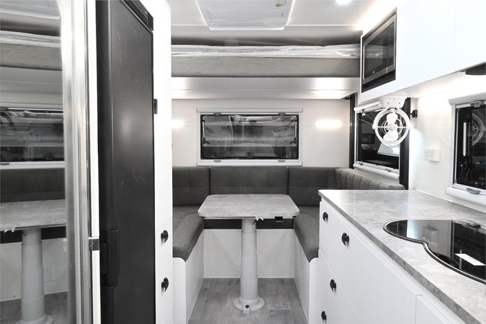 2025 Royal Flair Razor XT