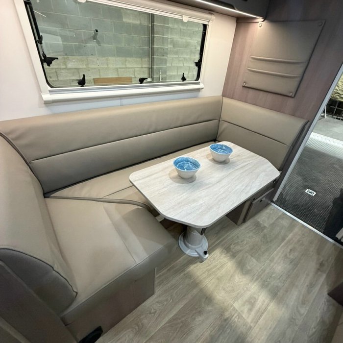 2025 JAYCO BASE STATION 24.75-6.4T.BS-MY25