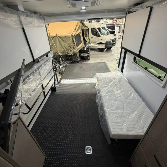 2025 JAYCO BASE STATION 24.75-6.4T.BS-MY25