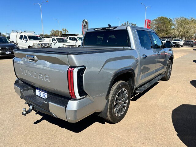 2023 Toyota TUNDRA Tundra 3.5L Hyb Pick-up 10AT Limited 8672641 001 Silver Storm