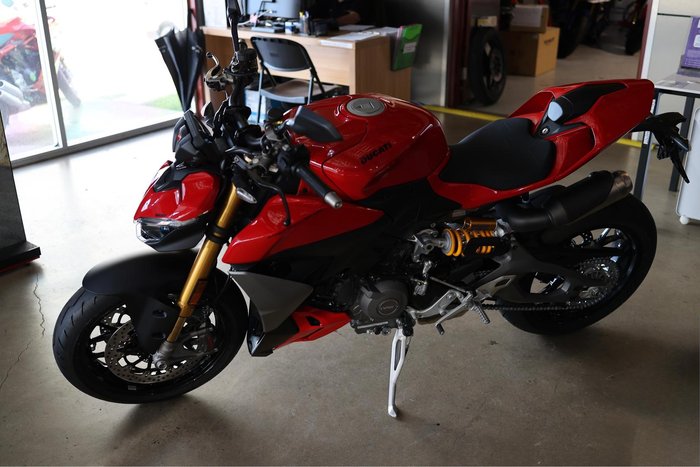 2025 Ducati Streetfighter V2 S Streetfighter Red