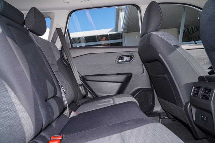 2024 Nissan X-TRAIL ST