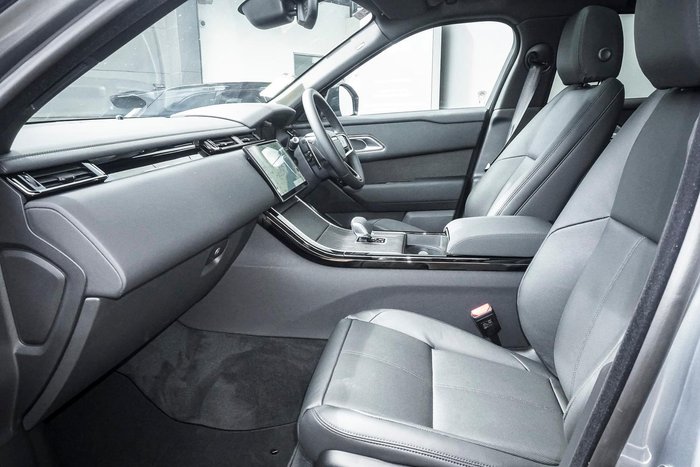 2025 Land Rover Range Rover Velar P250 Dynamic SE