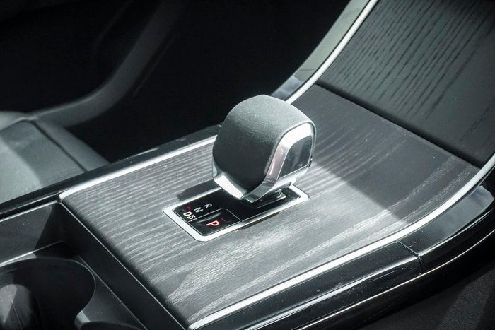 2025 Land Rover Range Rover Velar P250 Dynamic SE