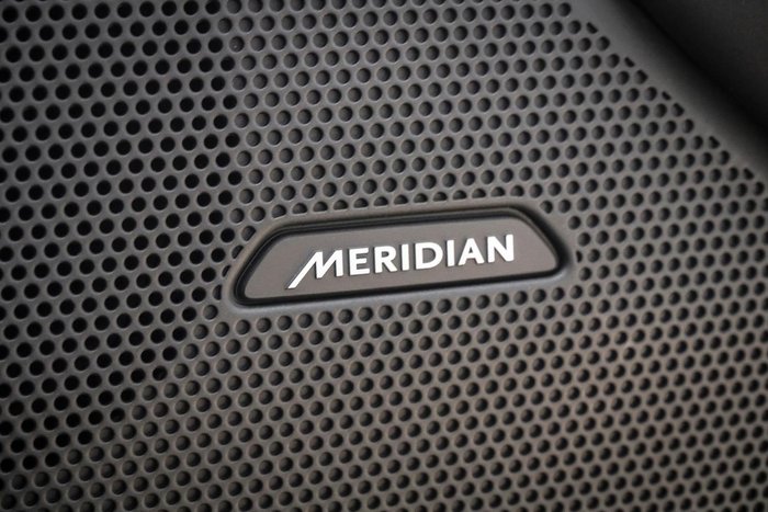 2025 Land Rover Range Rover Velar P250 Dynamic SE