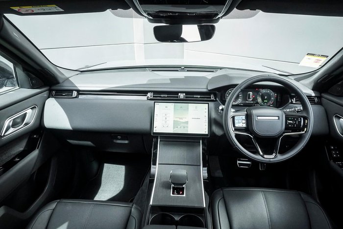 2025 Land Rover Range Rover Velar P250 Dynamic SE