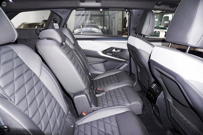 2025 Peugeot 5008 GT Premium Hybrid