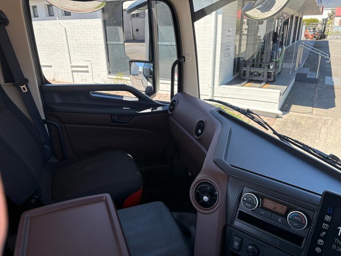 2025 Hino Ss - 700 Series SS2848 White