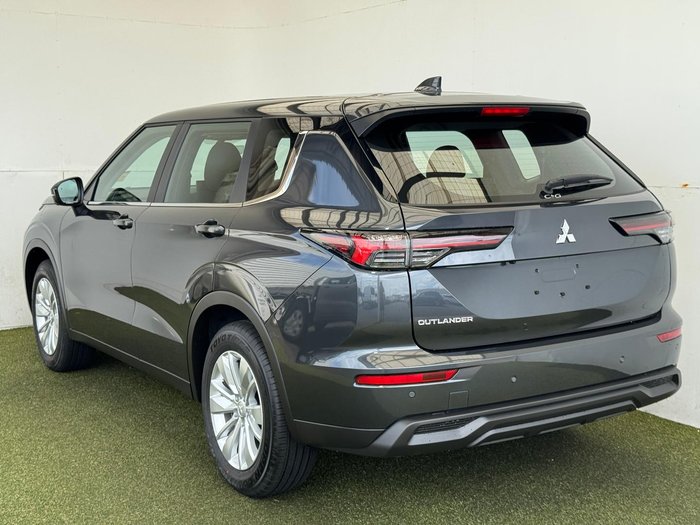 2025 Mitsubishi Outlander ES
