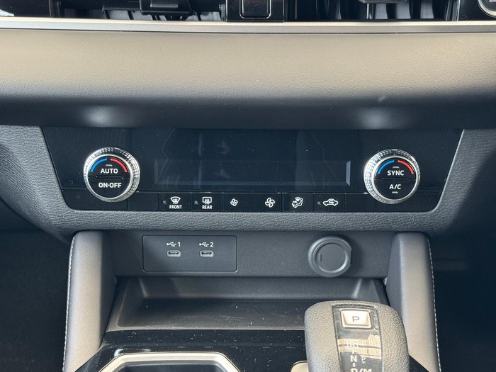 2025 Mitsubishi Outlander ES